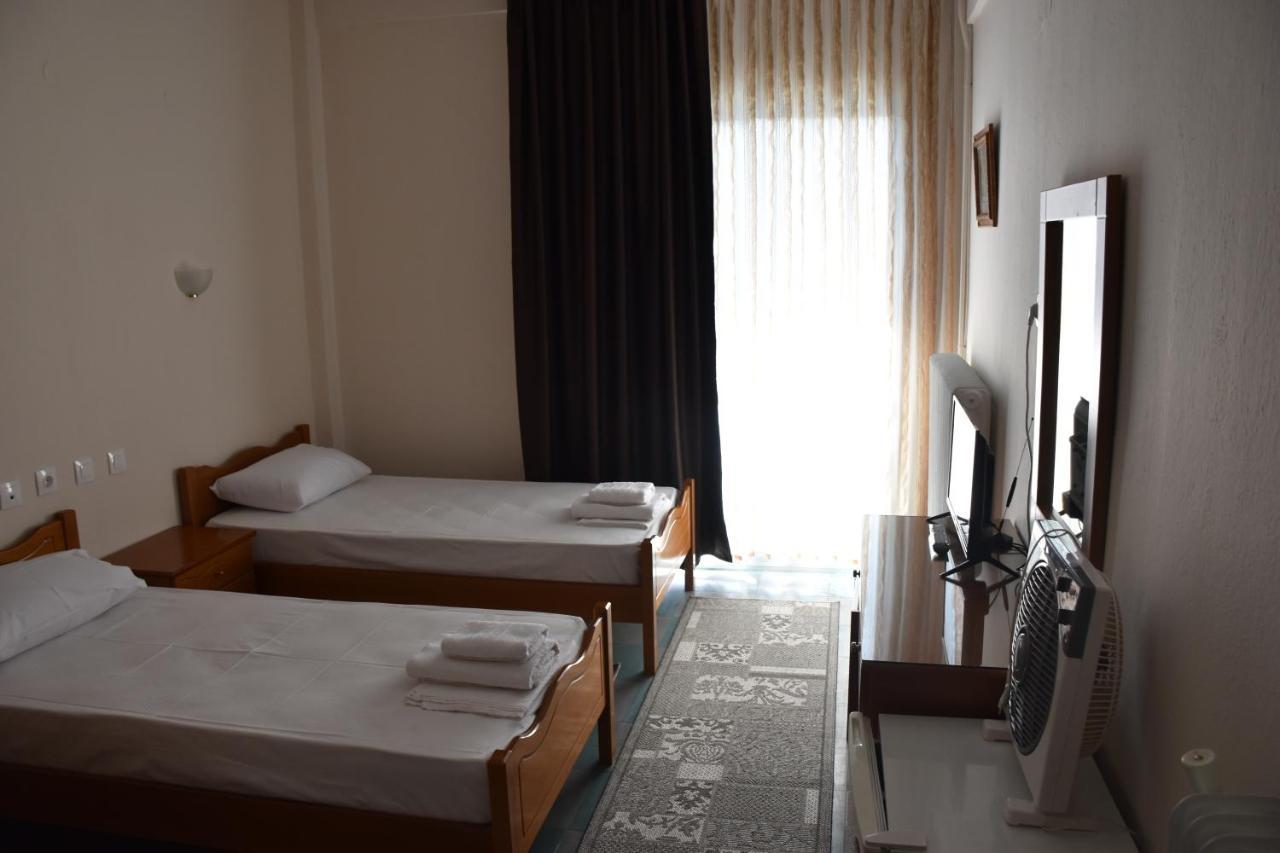 Parissas Hotel Cotíli Kültér fotó