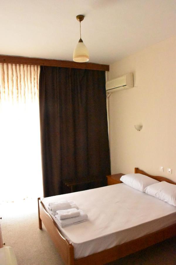 Parissas Hotel Cotíli Kültér fotó